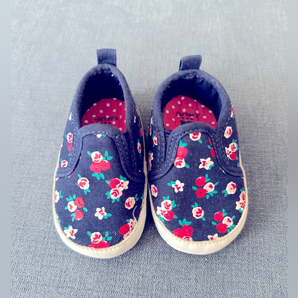 Carter’s Newborn Size 0-3 Month Shoes 🌸